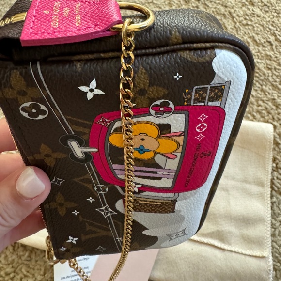 Authentic 💯 Louis Vuitton Mini Pochette - Picture 6 of 10